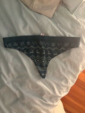 NWOT Victoria's Secret Dark Green Fair Isle Thong Panty | Small